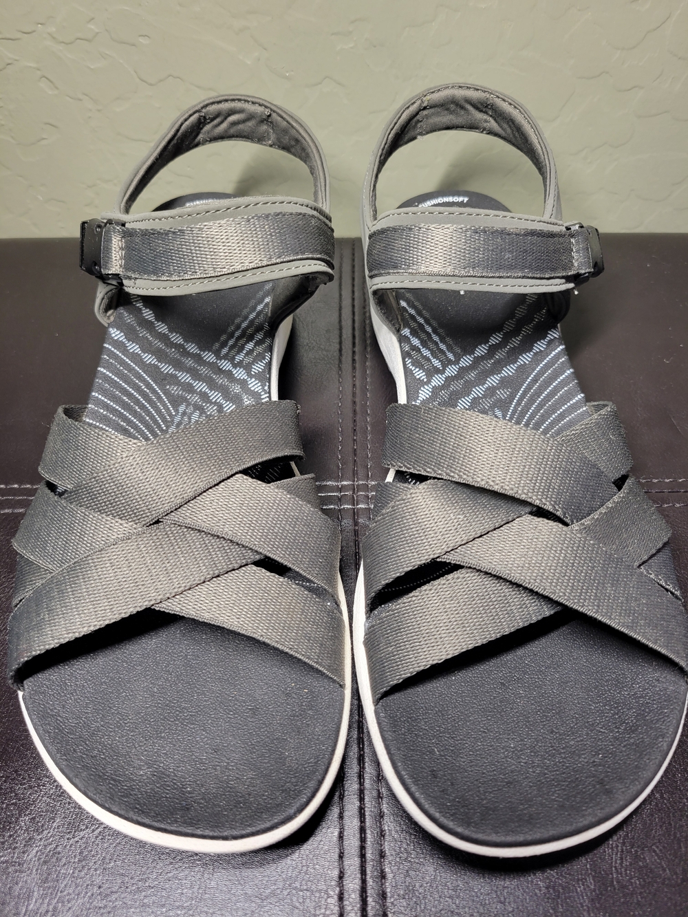 Clarks Cloudsteppers Mira Shore Grey Sandals – Women's Size 9.5M